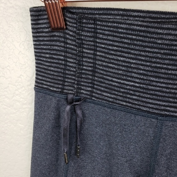 Lululemon Recognition Pants Flare Leg in Heathered Coal Black Mini Check Size 4 - Picture 8 of 16